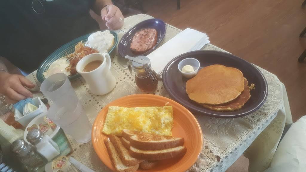 Lighthouse Family Restaurant | restaurant | 201 S Walnut St, Rochester, IL 62563, USA | 2174982000 OR +1 217-498-2000