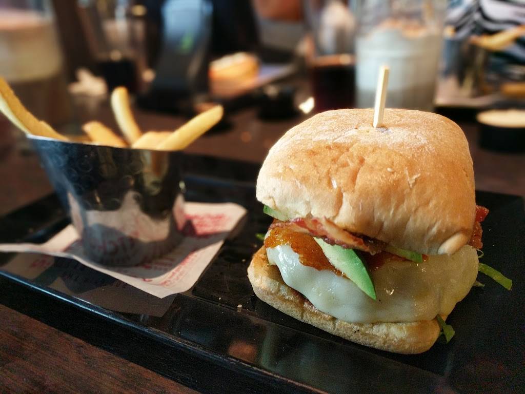 Red Robin Gourmet Burgers and Brews | restaurant | 5202 Pacific Ave, Stockton, CA 95207, USA | 2096627985 OR +1 209-662-7985