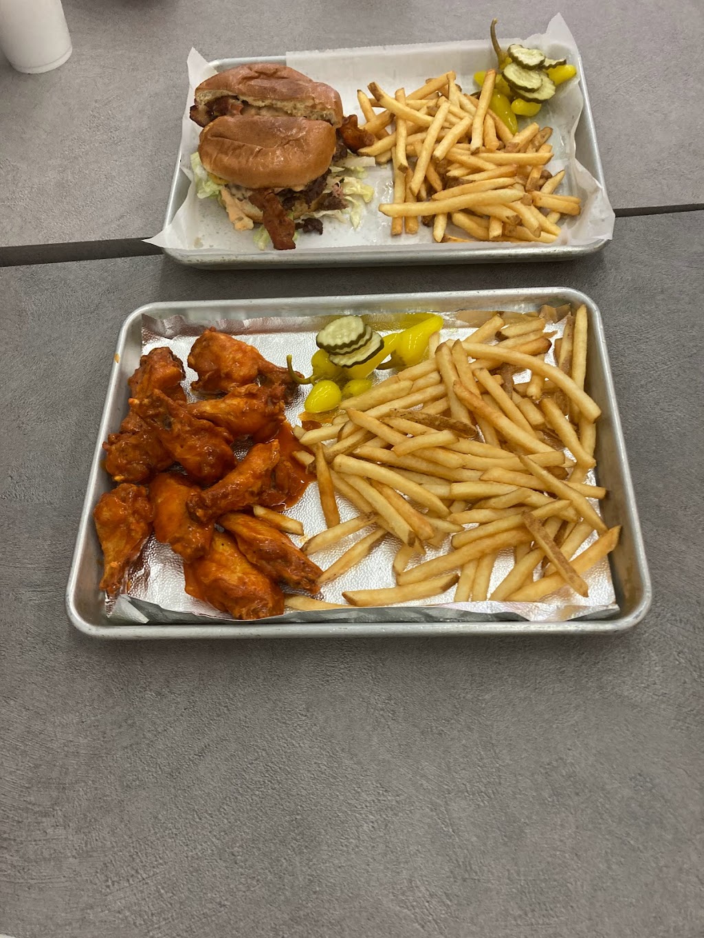 Juicy J’s Burgers and Wings | restaurant | 3417 W 6th St, Los Angeles, CA 90020, USA | 2135683895 OR +1 213-568-3895