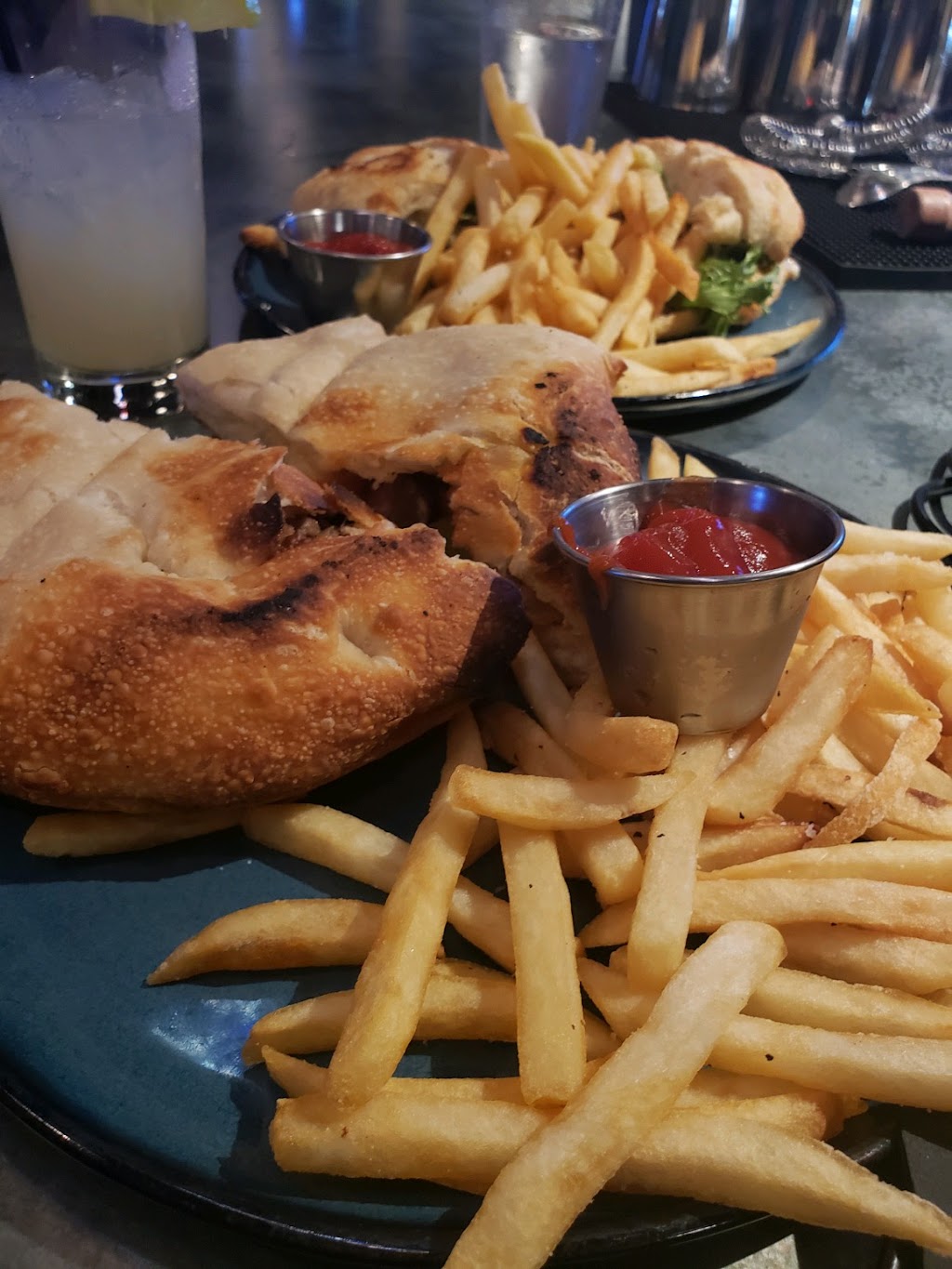 Muze Gastropub | restaurant | 1384 Hird Ave, Lakewood, OH 44107, USA | 2168014286 OR +1 216-801-4286