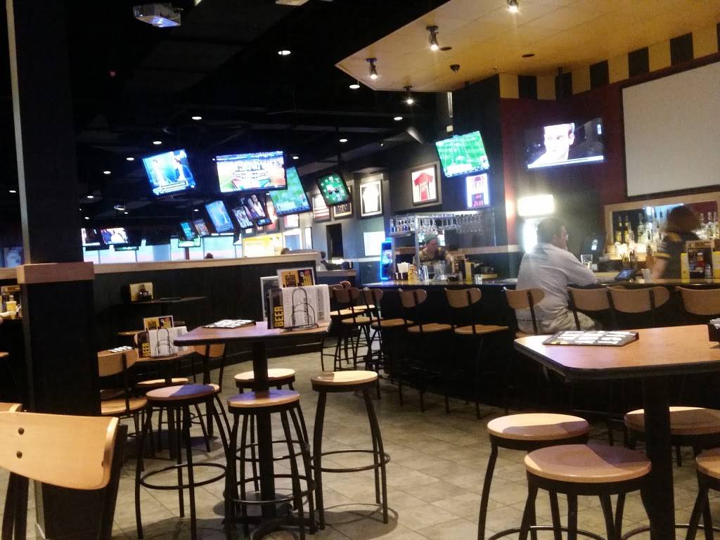 Buffalo Wild Wings | restaurant | 2514 Lake Cir Dr, Indianapolis, IN 46268, USA | 3178729464 OR +1 317-872-9464