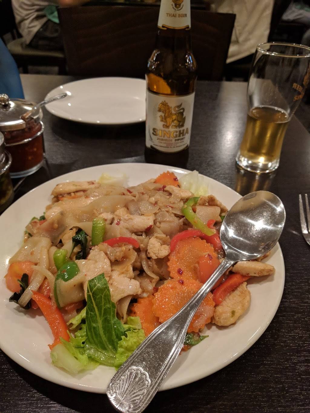 Meun Fan thai cafe | restaurant | 5664 Calle Real, Goleta, CA 93117, USA | 8056810588 OR +1 805-681-0588