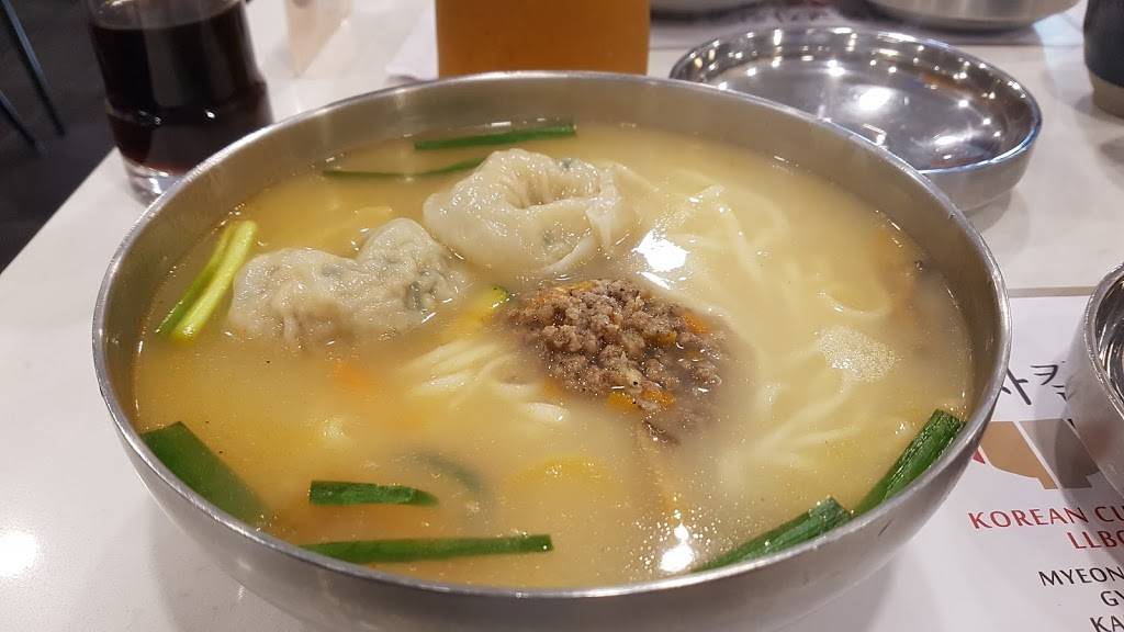 Myeongdong Gyoza Kalguksu | restaurant | 7117 Bathurst St Unit 106, Thornhill, ON L4J 2J6, Canada | 9055973911 OR +1 905-597-3911