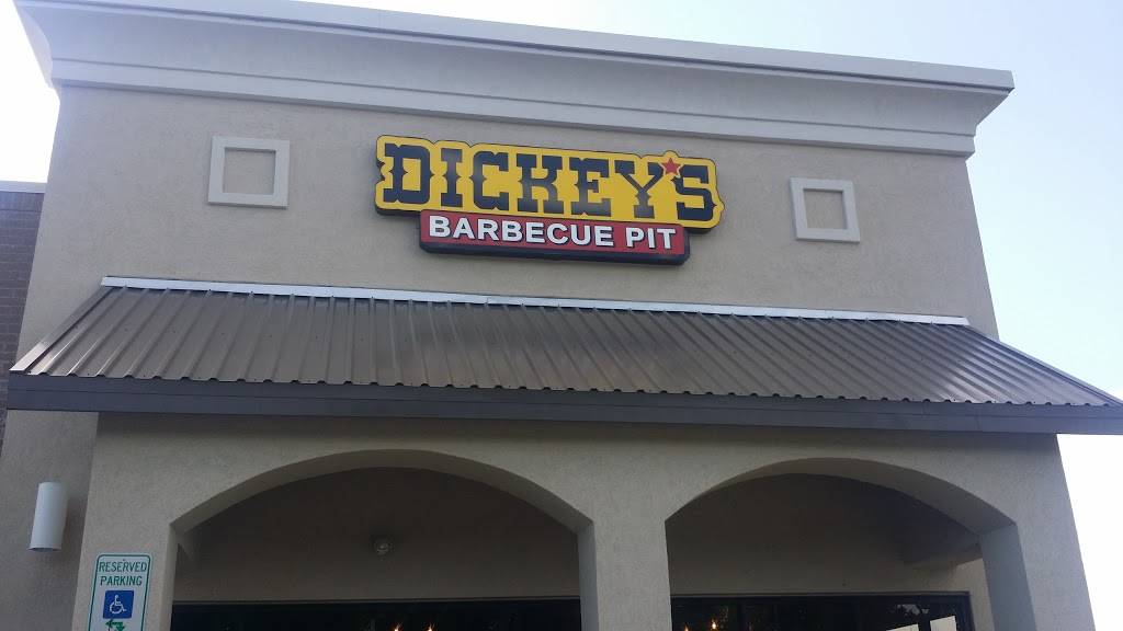 Dickeys Barbecue Pit | restaurant | 3316 W, Grove Dr Ste 4, Fayetteville, AR 72704, USA | 4793136363 OR +1 479-313-6363