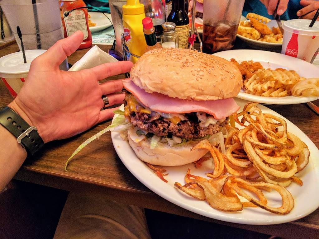 Brown Bear | restaurant | 135 N Michigan Ave, Shelby, MI 49455, USA | 2318615014 OR +1 231-861-5014