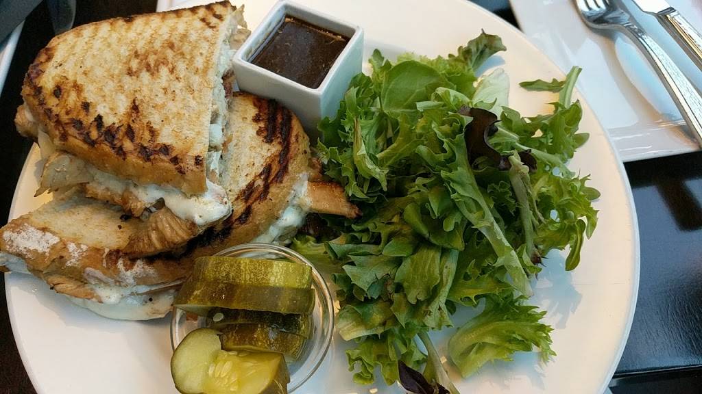 Stageplate Bistro - Arlington | restaurant | 900 N Glebe Rd, Arlington, VA 22203, USA | 7038414790 OR +1 703-841-4790