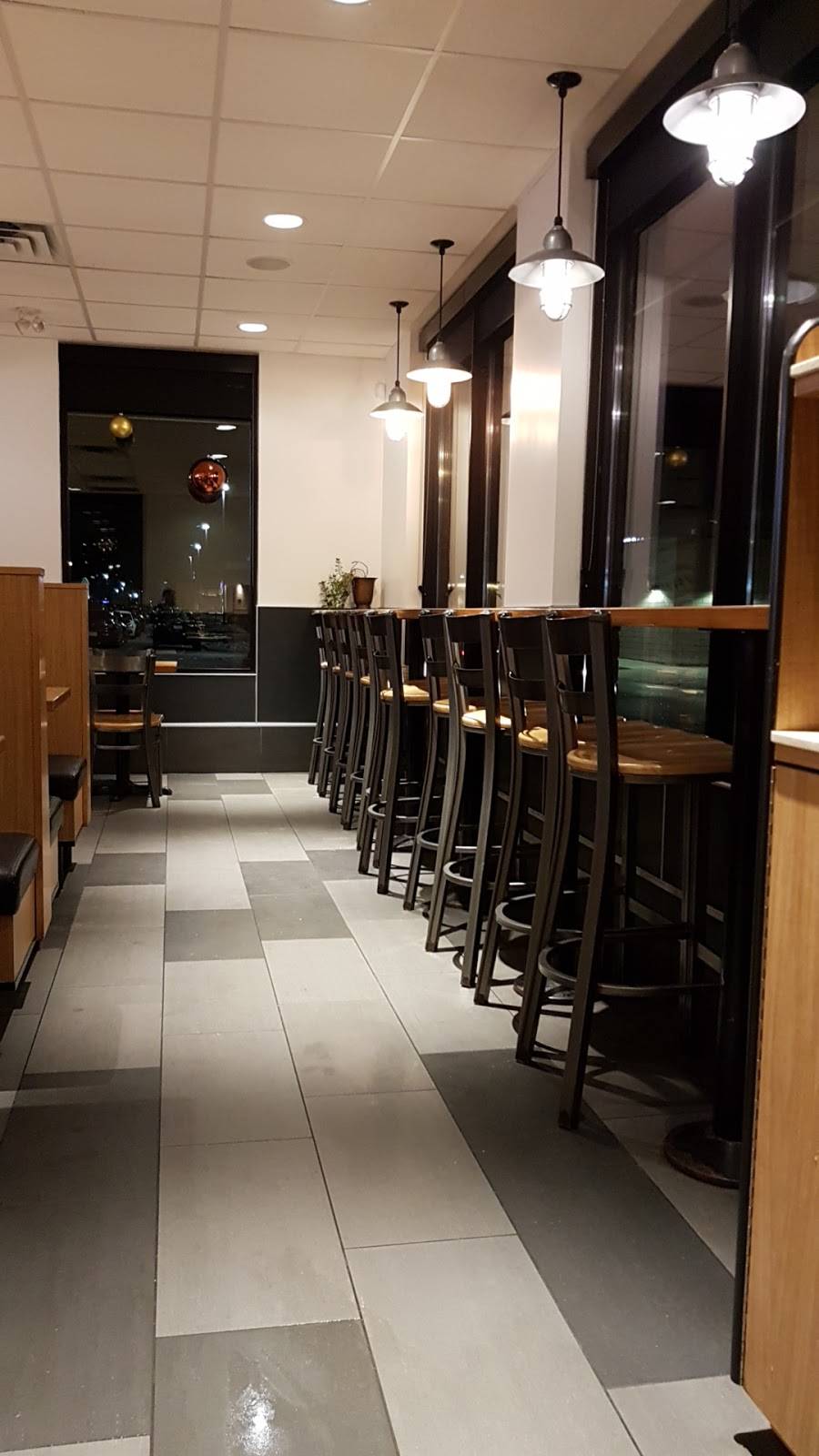 Harveys | restaurant | 99 Clair Rd E, Guelph, ON N1L 0J7, Canada | 5198246992 OR +1 519-824-6992