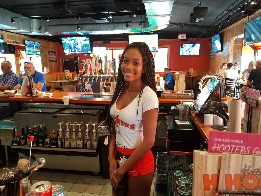 Hooters | restaurant | 5670 Northridge Dr, Gurnee, IL 60031, USA | 8473601672 OR +1 847-360-1672