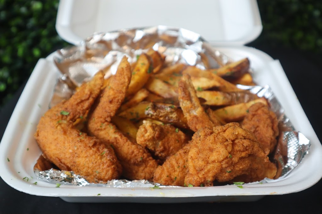 The LunchBox Carryout | restaurant | 2518 Clifton Ave, Cincinnati, OH 45219, USA | 5134292907 OR +1 513-429-2907