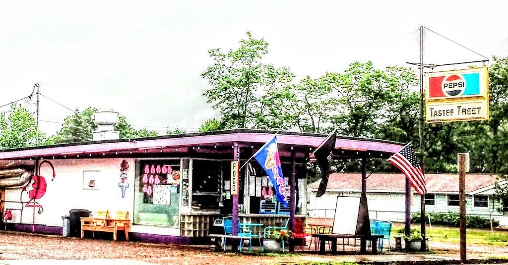 Tastee Treet | restaurant | 433 N Water St, Black River Falls, WI 54615, USA | 7152843004 OR +1 715-284-3004
