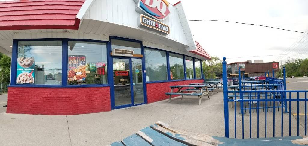 Dairy Queen | restaurant | 1641 Lakeshore Rd W, Mississauga, ON L5J 1J4, Canada | 9058228352 OR +1 905-822-8352