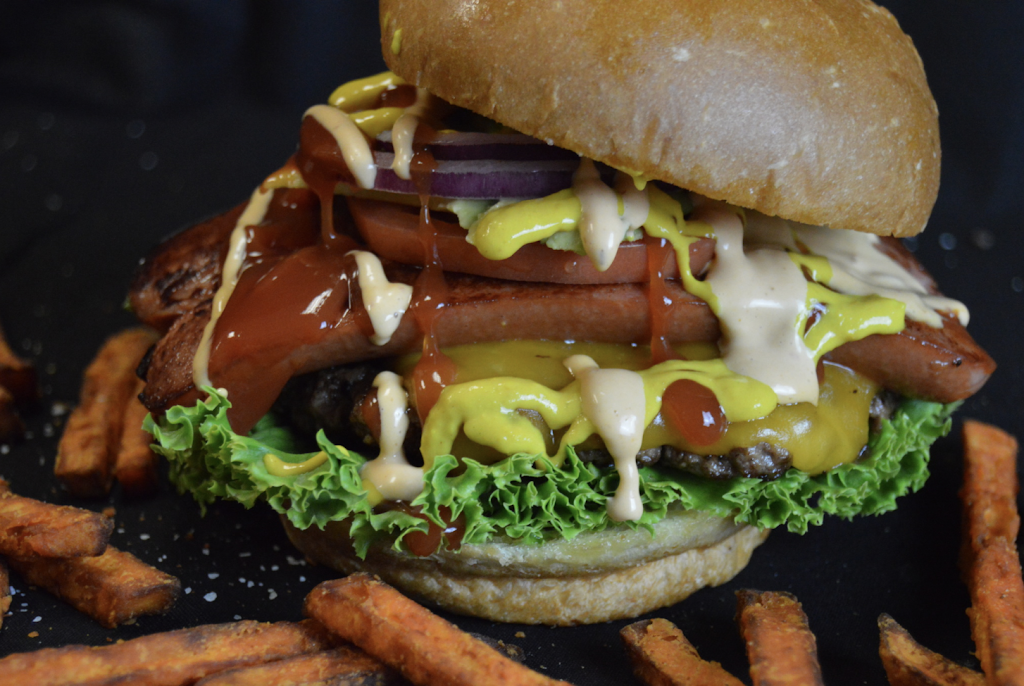 Illegal Burger Arvada | restaurant | 15400 W 64th Ave, Arvada, CO 80007, USA | 3034231300 OR +1 303-423-1300