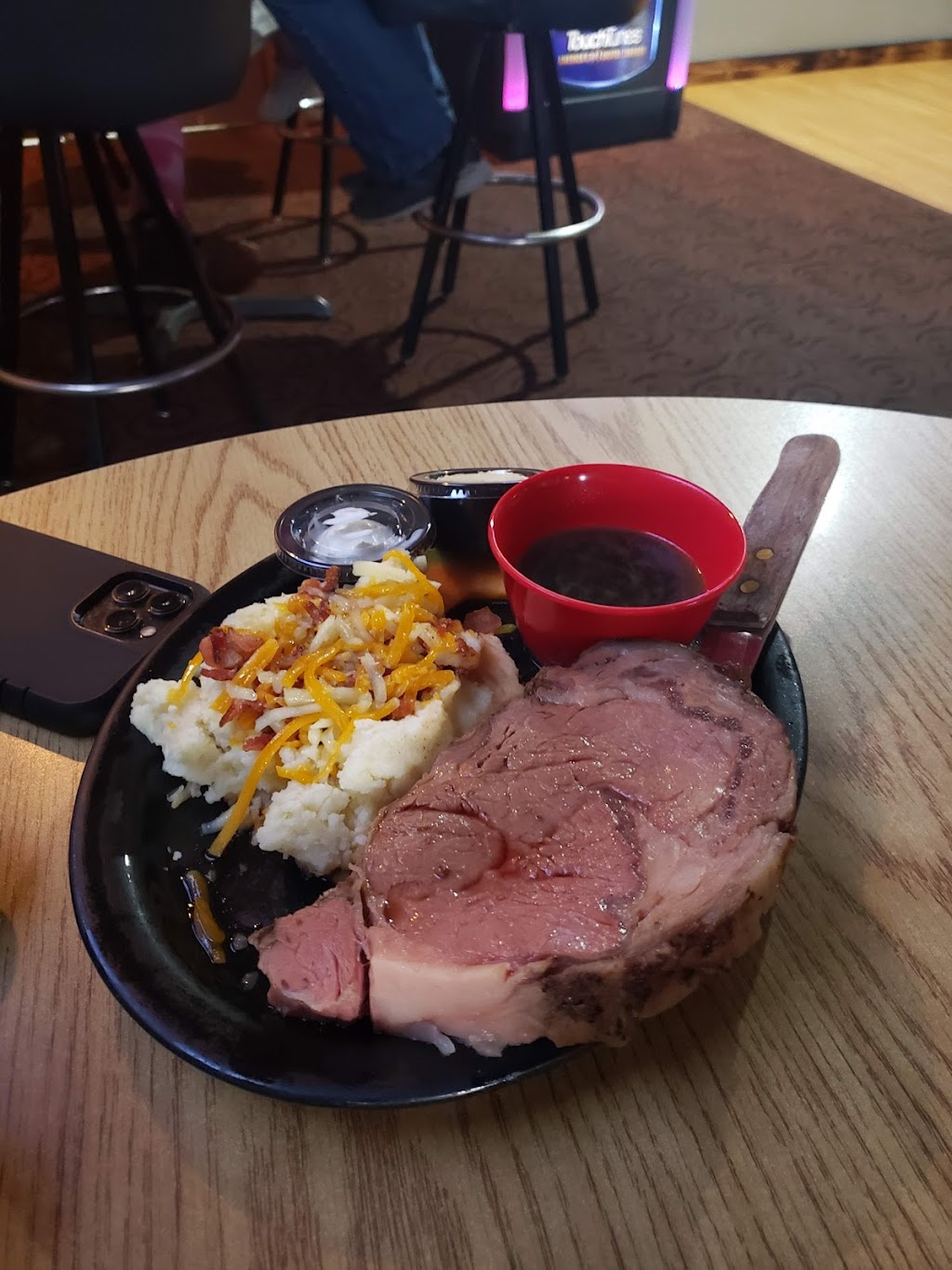 Peppermill Restaurant & EKV Lounge | restaurant | 502 US-20, Valentine, NE 69201, USA | 4023762800 OR +1 402-376-2800