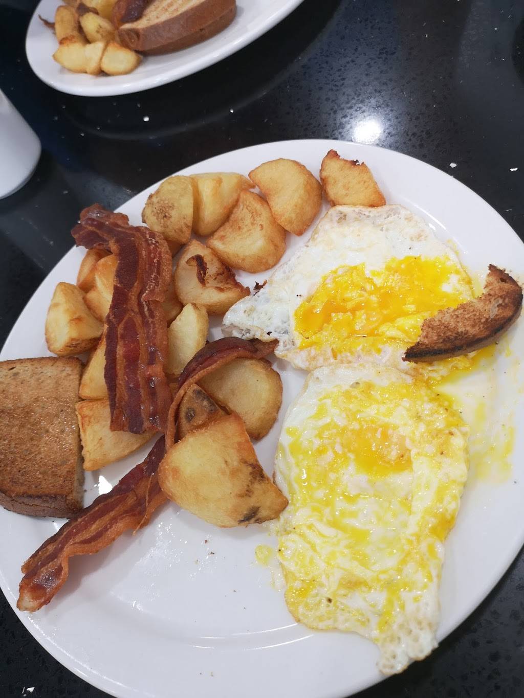 Halibut House Fish & Chips | restaurant | 50 Dundurn St S, Hamilton, ON L8P 4W3, Canada | 9055254777 OR +1 905-525-4777