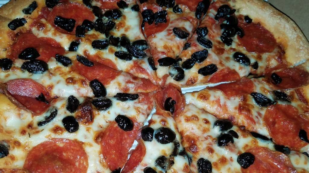 Pizza Hut | meal takeaway | 870 E Main St, Bedford, VA 24523, USA | 5405868243 OR +1 540-586-8243