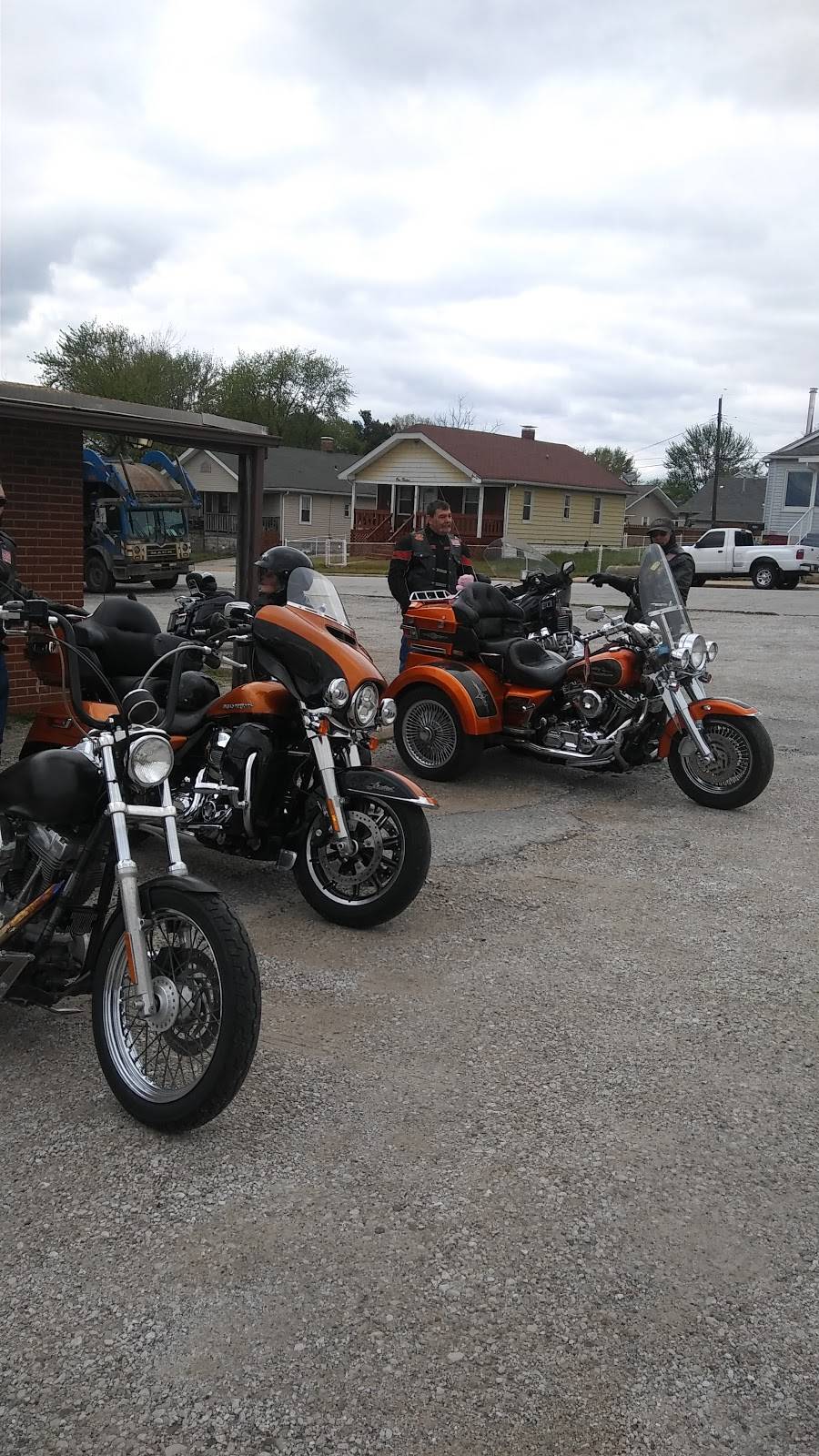 Dee-Lux Diner | restaurant | 700 S Central Ave, Roxana, IL 62084, USA | 6182547115 OR +1 618-254-7115