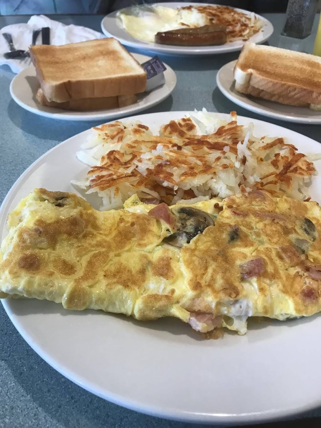 Dinos Den Restaurant & Bar | meal takeaway | 88 Grand Ave, Fox Lake, IL 60020, USA | 8475876604 OR +1 847-587-6604