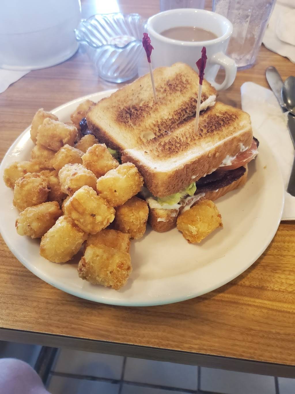 Hilltop Restaurant | restaurant | 28518 Hwy 55 East, Paynesville, MN 56362, USA | 3202434578 OR +1 320-243-4578