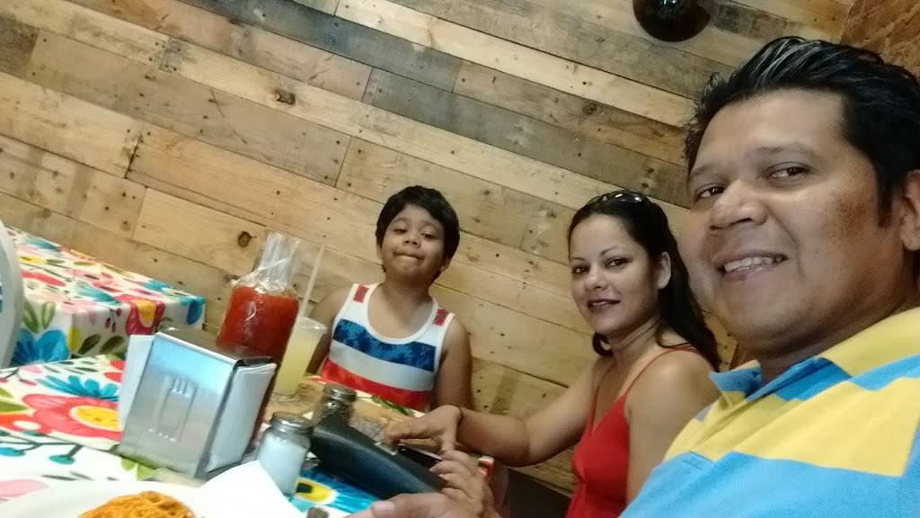 El Polvorin Restaurant | restaurant | 807 Hunts Point Ave, Bronx, NY 10474, USA | 3478627774 OR +1 347-862-7774