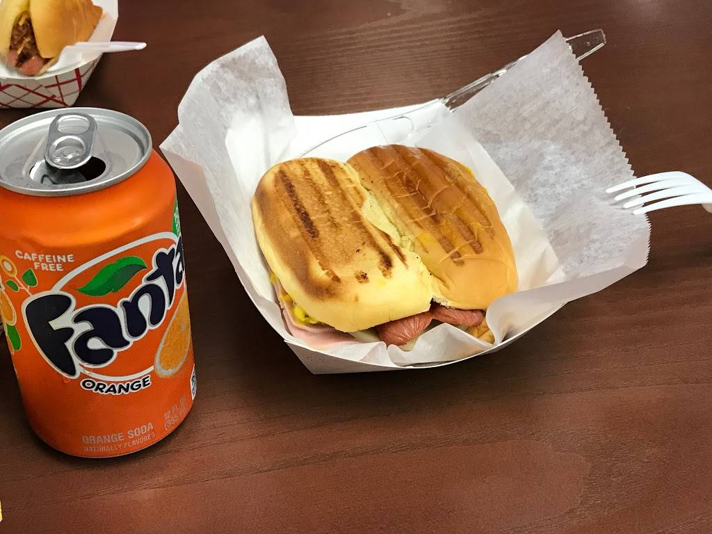 Daddy Dawgs | restaurant | 3101 FL-580, Safety Harbor, FL 34695, USA | 7272233239 OR +1 727-223-3239