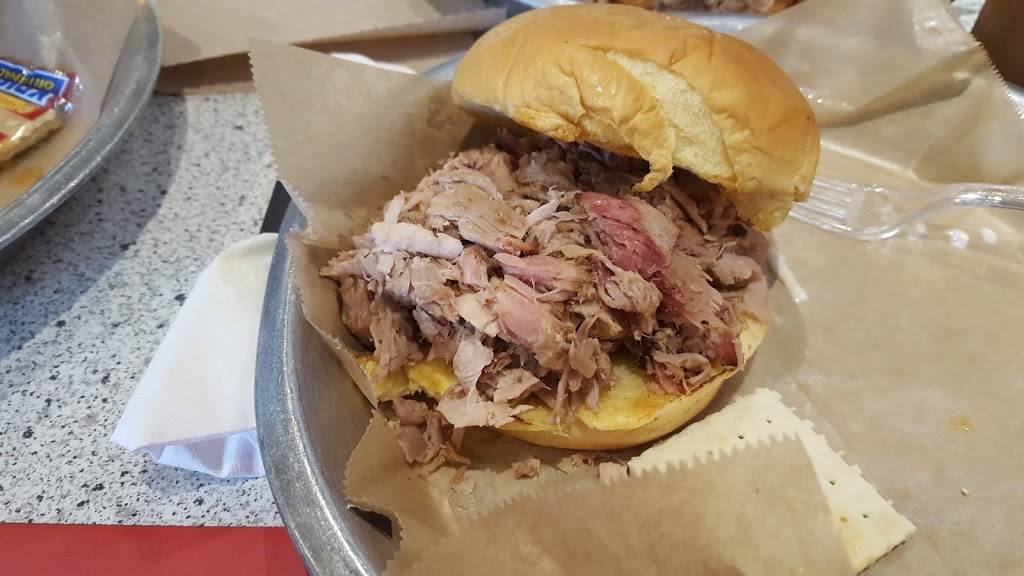 Sandfly Barbeque | restaurant | 8413 Ferguson Ave, Savannah, GA 31406, USA | 9123565463 OR +1 912-356-5463