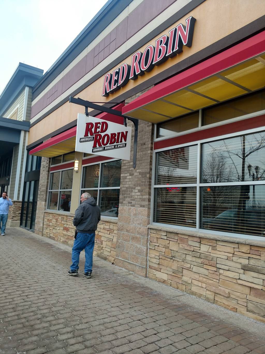 Red Robin Gourmet Burgers and Brews | restaurant | 3100 Main St #1500, Maumee, OH 43537, USA | 4198782944 OR +1 419-878-2944