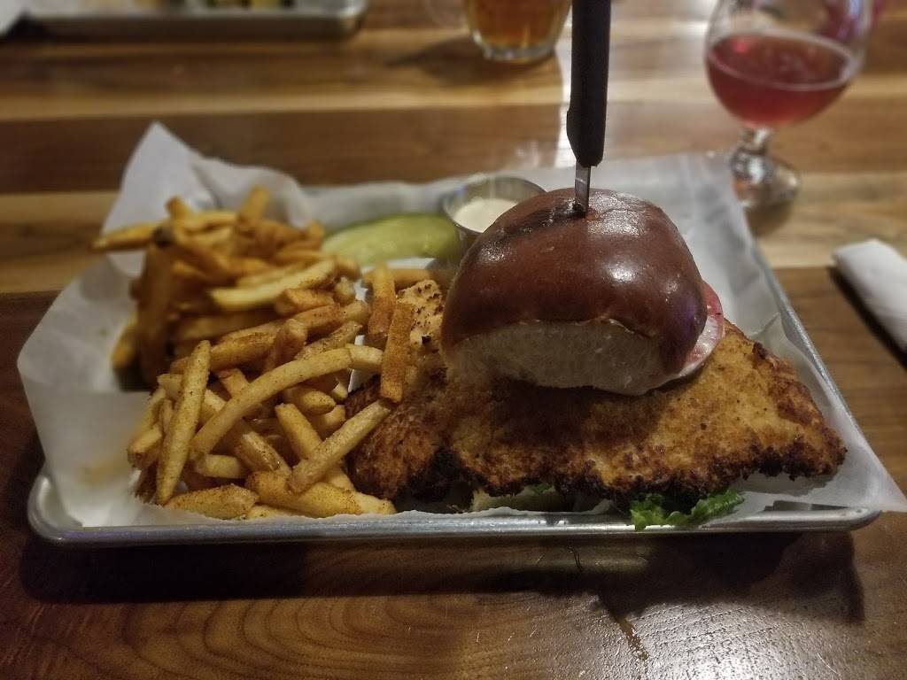 Off Square Brewing | restaurant | 11000 Delaware Pkwy, Crown Point, IN 46307, USA | 2193108898 OR +1 219-310-8898