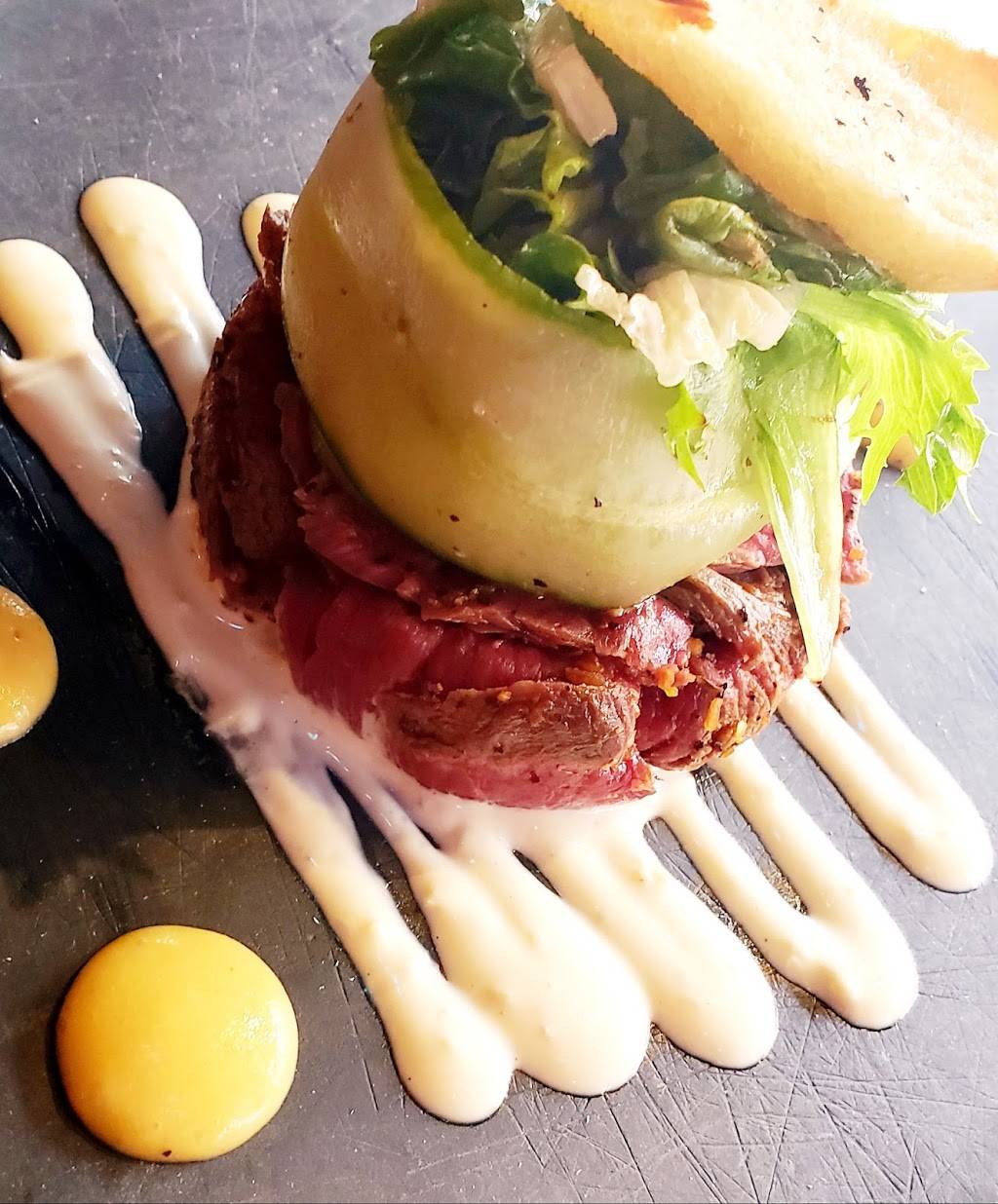 Resto-Pub Le Bouffon | restaurant | 485 Avenue Sainte-Anne, Saint-Hyacinthe, QC J2S 5G3, Canada | 4507789915 OR +1 450-778-9915