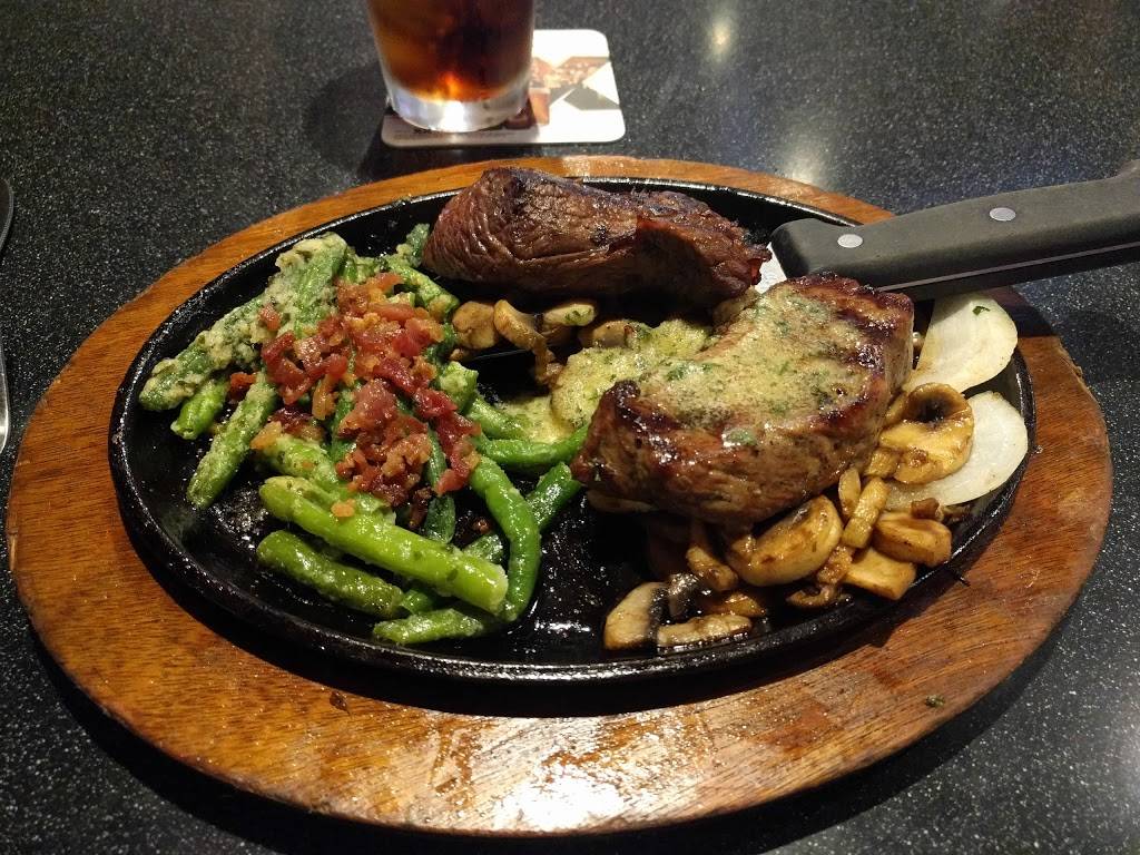 Applebees Grill + Bar | restaurant | 98 Shaw Ave, Clovis, CA 93612, USA | 5593229890 OR +1 559-322-9890