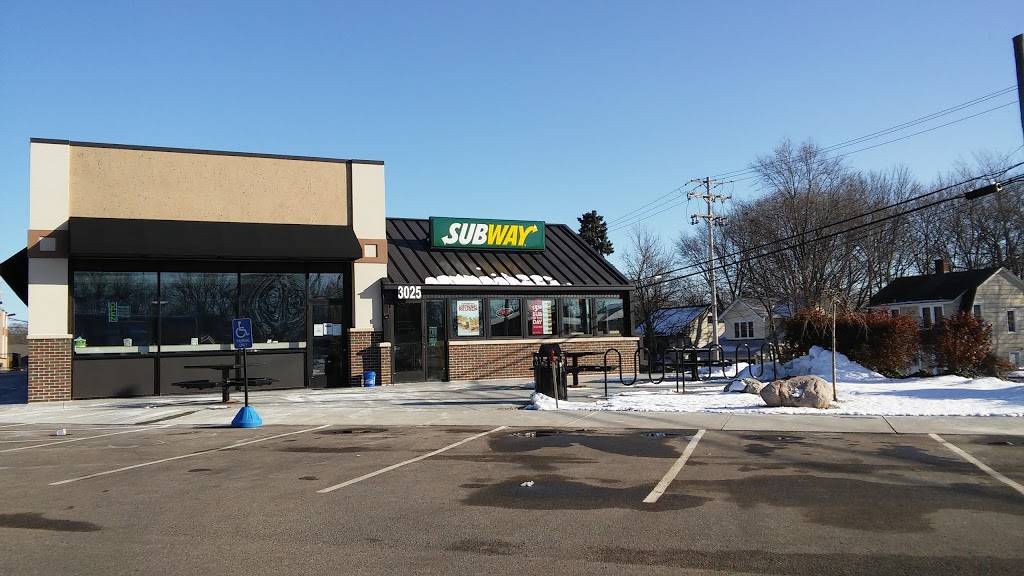 Subway | restaurant | 3025 Oakland Dr, Kalamazoo, MI 49008, USA | 2693447175 OR +1 269-344-7175