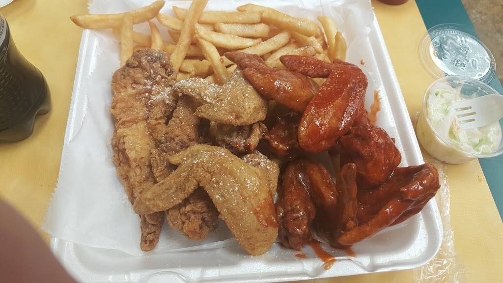 Sharks Fish & Chicken | restaurant | 4031 183rd St, Country Club Hills, IL 60478, USA | 7087999800 OR +1 708-799-9800