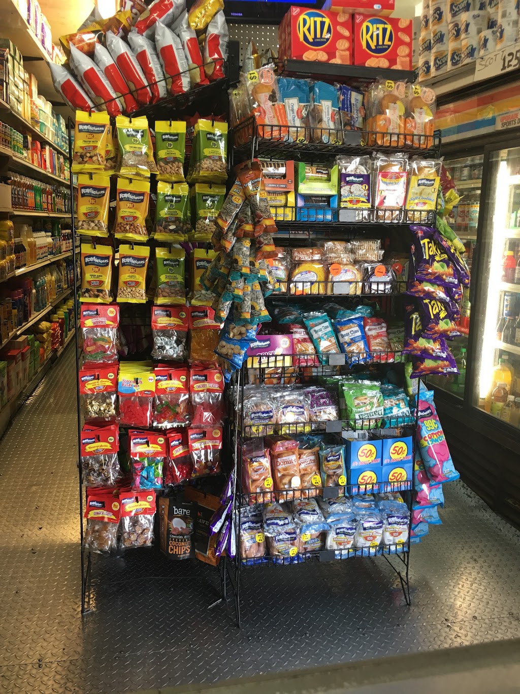 Avelinos Grocery | cafe | 1816 E Orleans St, Philadelphia, PA 19134, USA | 2673187121 OR +1 267-318-7121