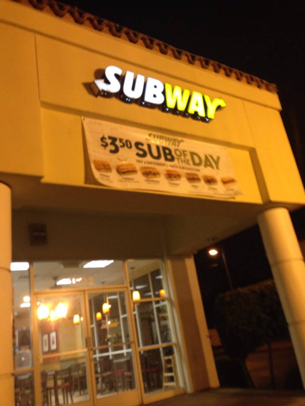Subway | restaurant | 1562 Barton Rd, Redlands, CA 92373, USA | 9097930850 OR +1 909-793-0850