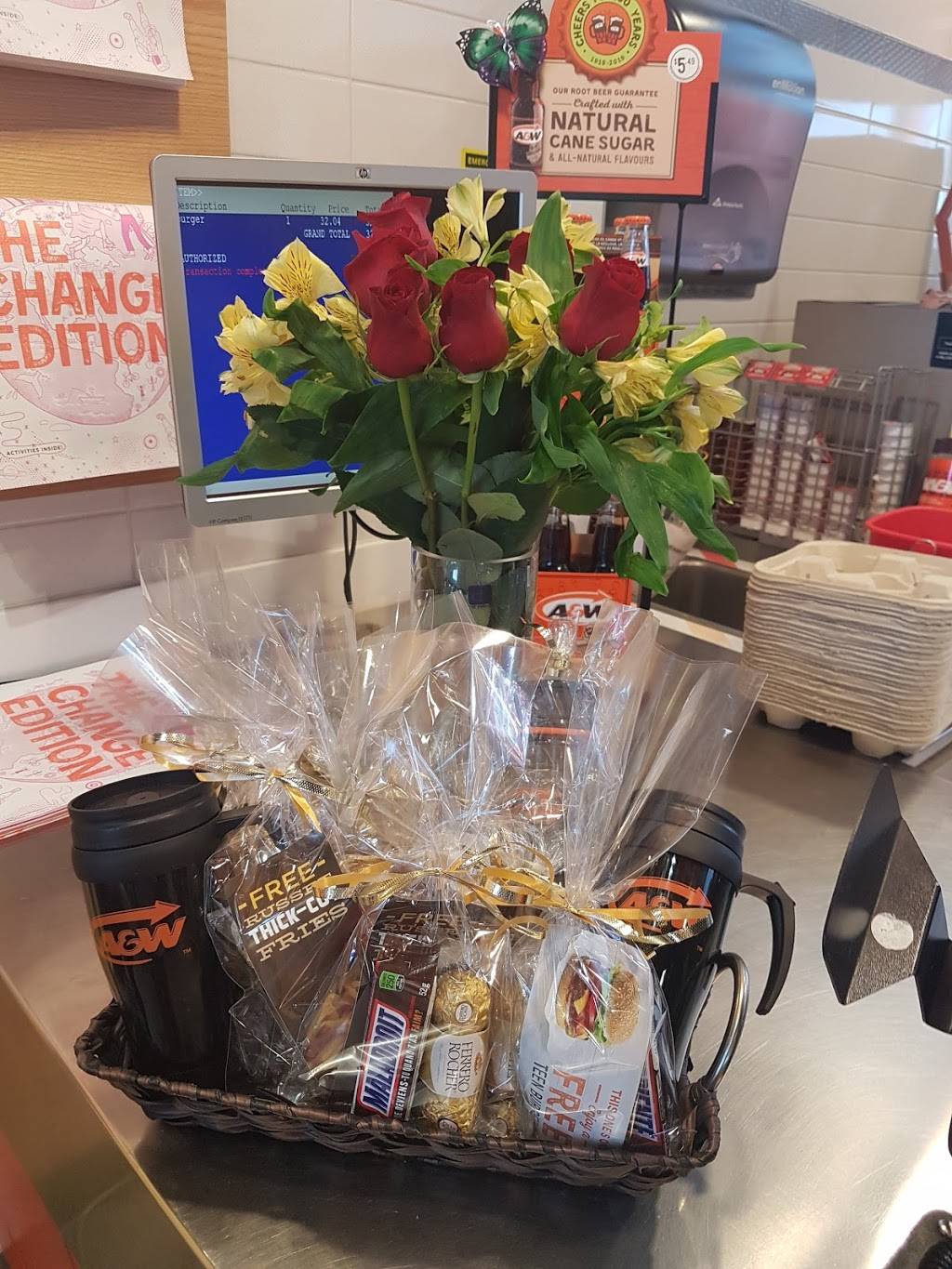 A&W Canada | restaurant | 577 Holland St W, Bradford, ON L3Z 0C1, Canada | 9057755682 OR +1 905-775-5682