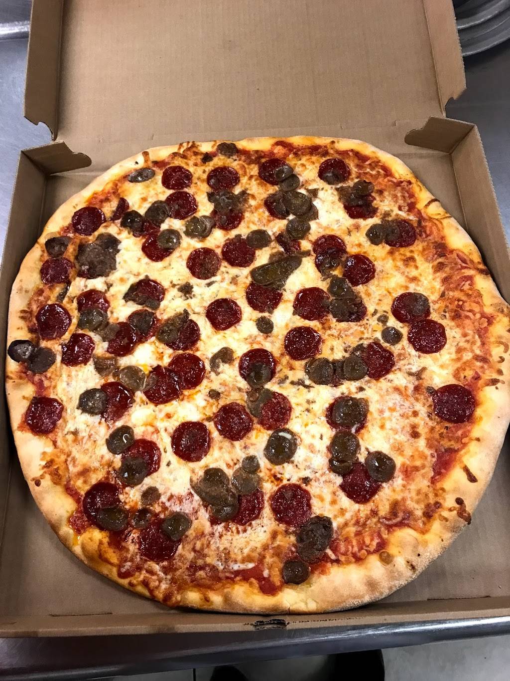 Elias Pizzeria | restaurant | 685 Columbia Turnpike, East Greenbush, NY 12061, USA | 5184790237 OR +1 518-479-0237