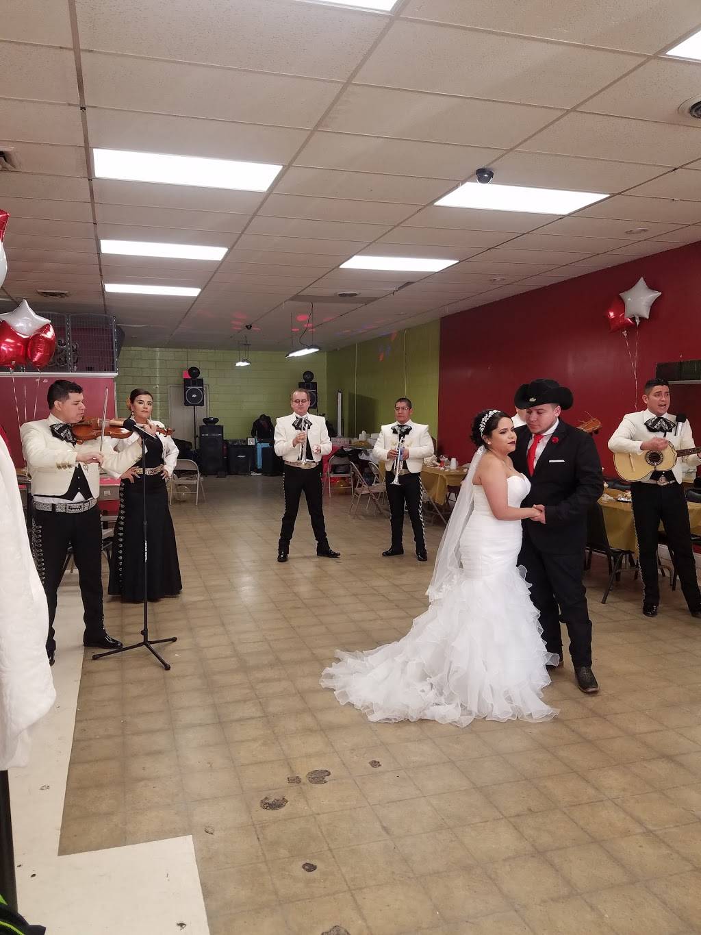 La Esquinita De Oro restaurant | restaurant | 4225 Charles St, Rockford, IL 61108, USA | 8159773271 OR +1 815-977-3271