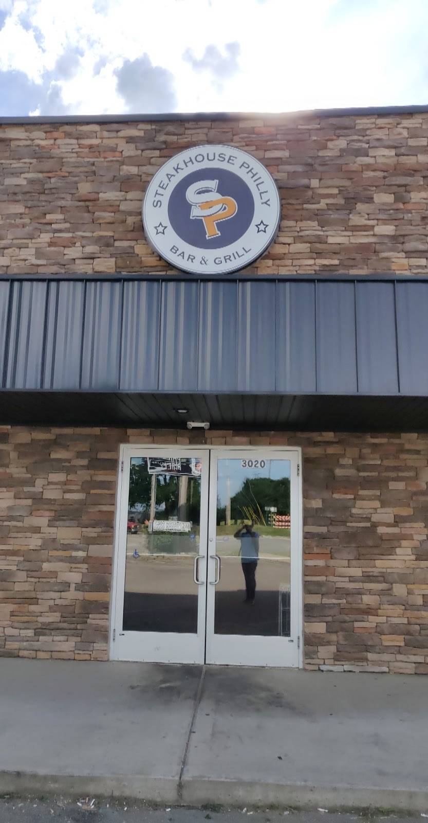 Steakhouse Philly Bar & Grill | meal takeaway | 3020 Kalamazoo St, Lansing, MI 48912, USA | 5173372210 OR +1 517-337-2210
