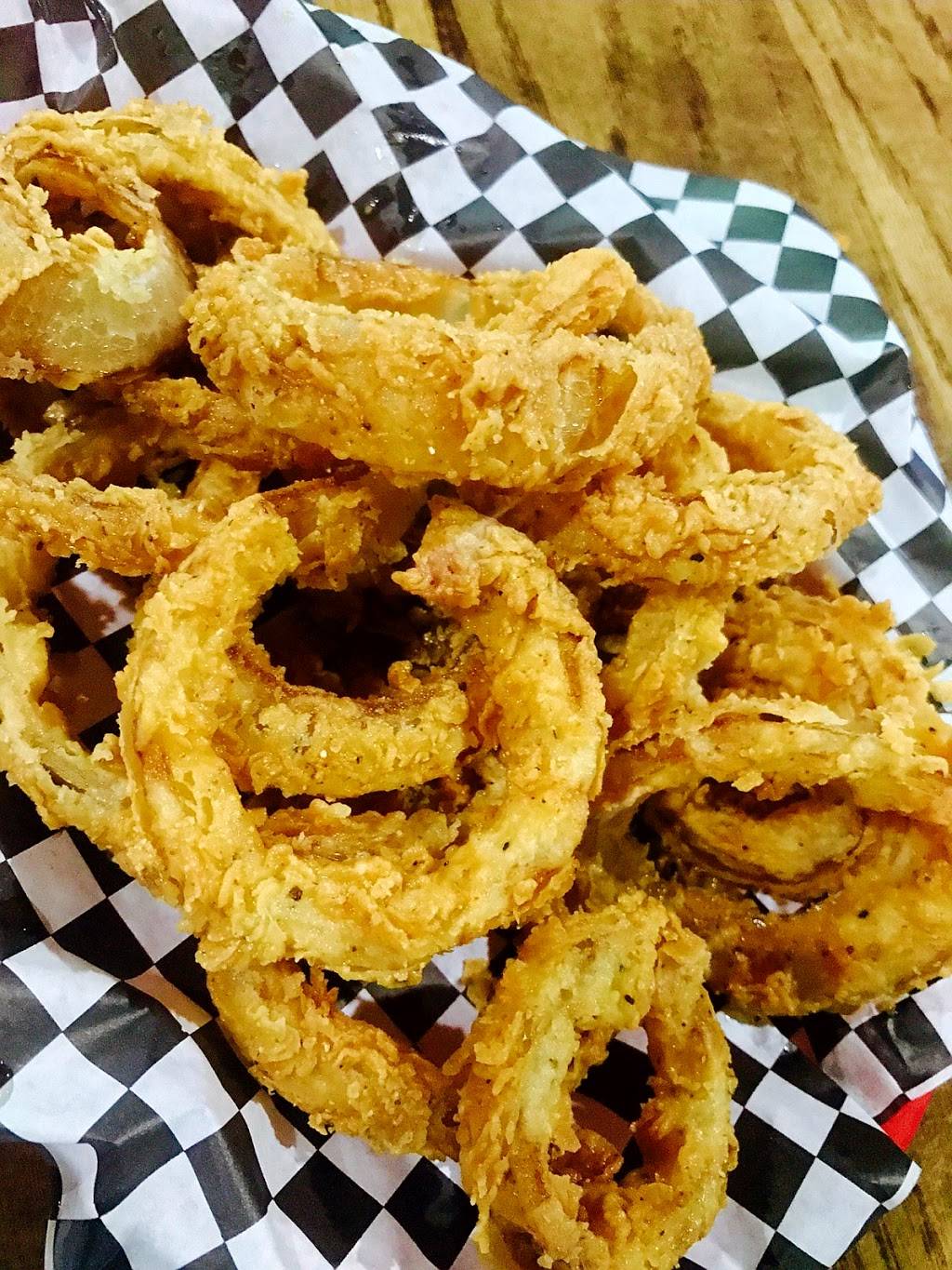 210 Sports Cantina & Grill | night club | 1946 SW Military Dr, San Antonio, TX 78221, USA | 2109329467 OR +1 210-932-9467