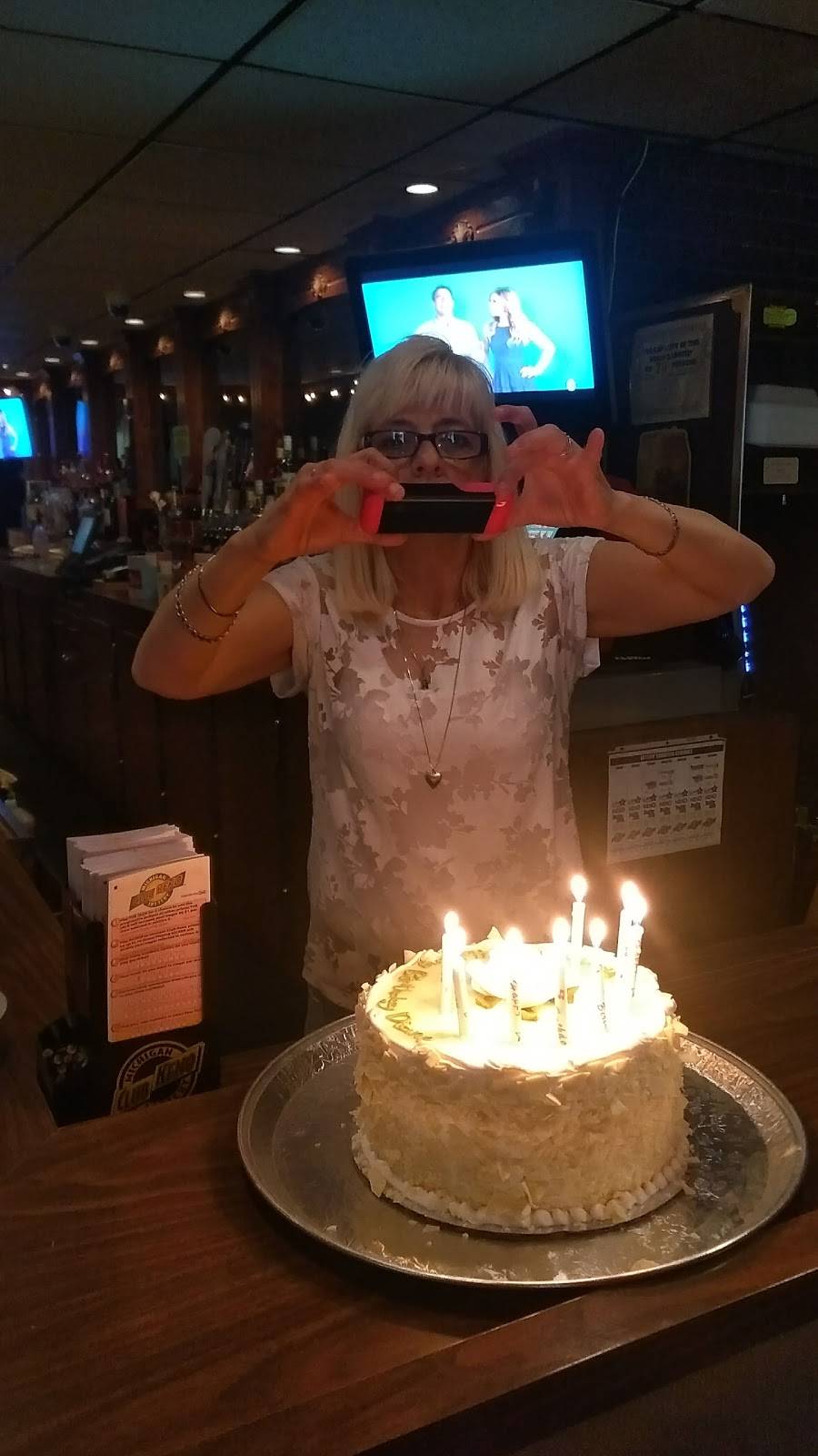 Bowlero Lanes & Lounge | night club | 4209 Coolidge Hwy, Royal Oak, MI 48073, USA | 2485497500 OR +1 248-549-7500