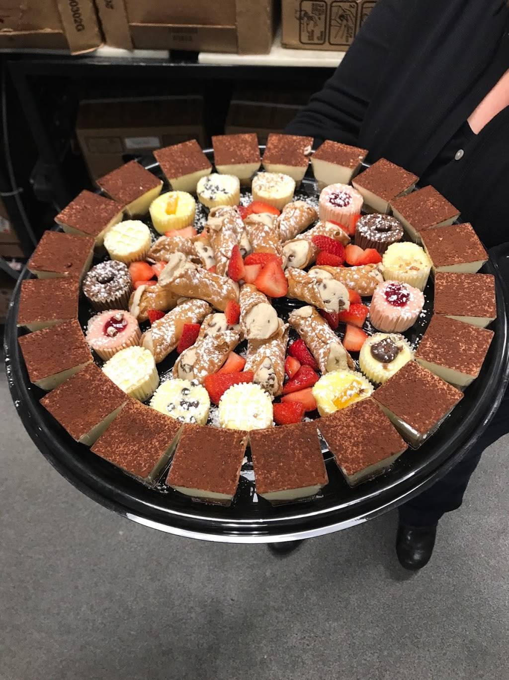 Abruscis Fire & Vine | restaurant | 2200 Youngfield St, Lakewood, CO 80215, USA | 3032322424 OR +1 303-232-2424