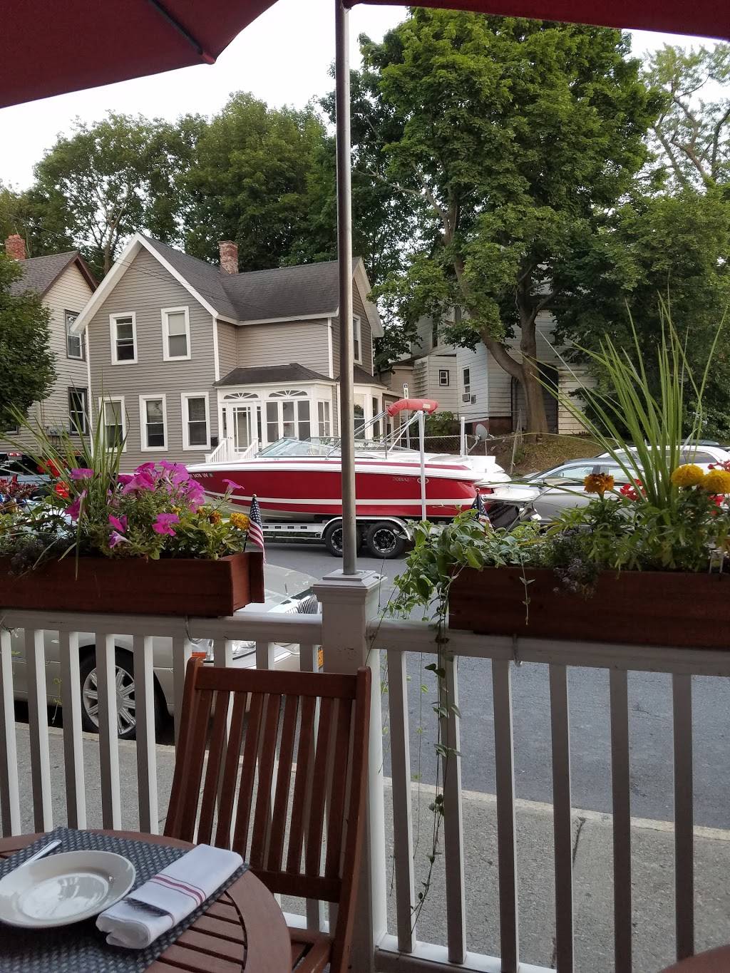 Caseys Restaurant | restaurant | 79 Washington Ave, Rensselaer, NY 12144, USA | 5184633318 OR +1 518-463-3318