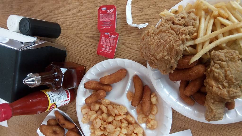 Smithfields Chicken N Bar-B-Q | restaurant | 4670 East Coast Ln, Shallotte, NC 28470, USA | 9107545522 OR +1 910-754-5522