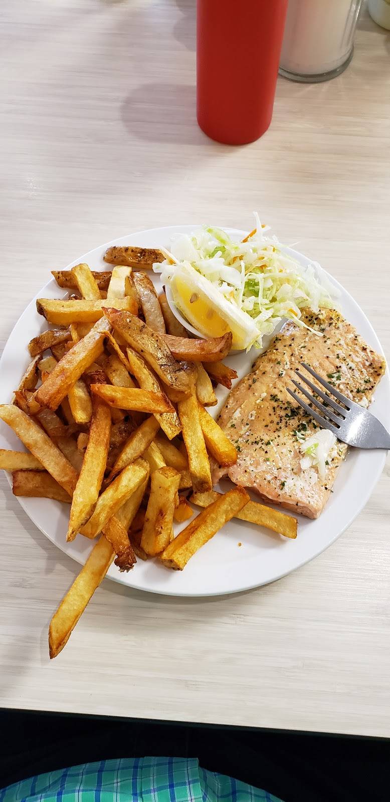 Olde London Fish And Chips | restaurant | 561 Southdale Rd E, London, ON N6E 1A2, Canada | 5196816644 OR +1 519-681-6644