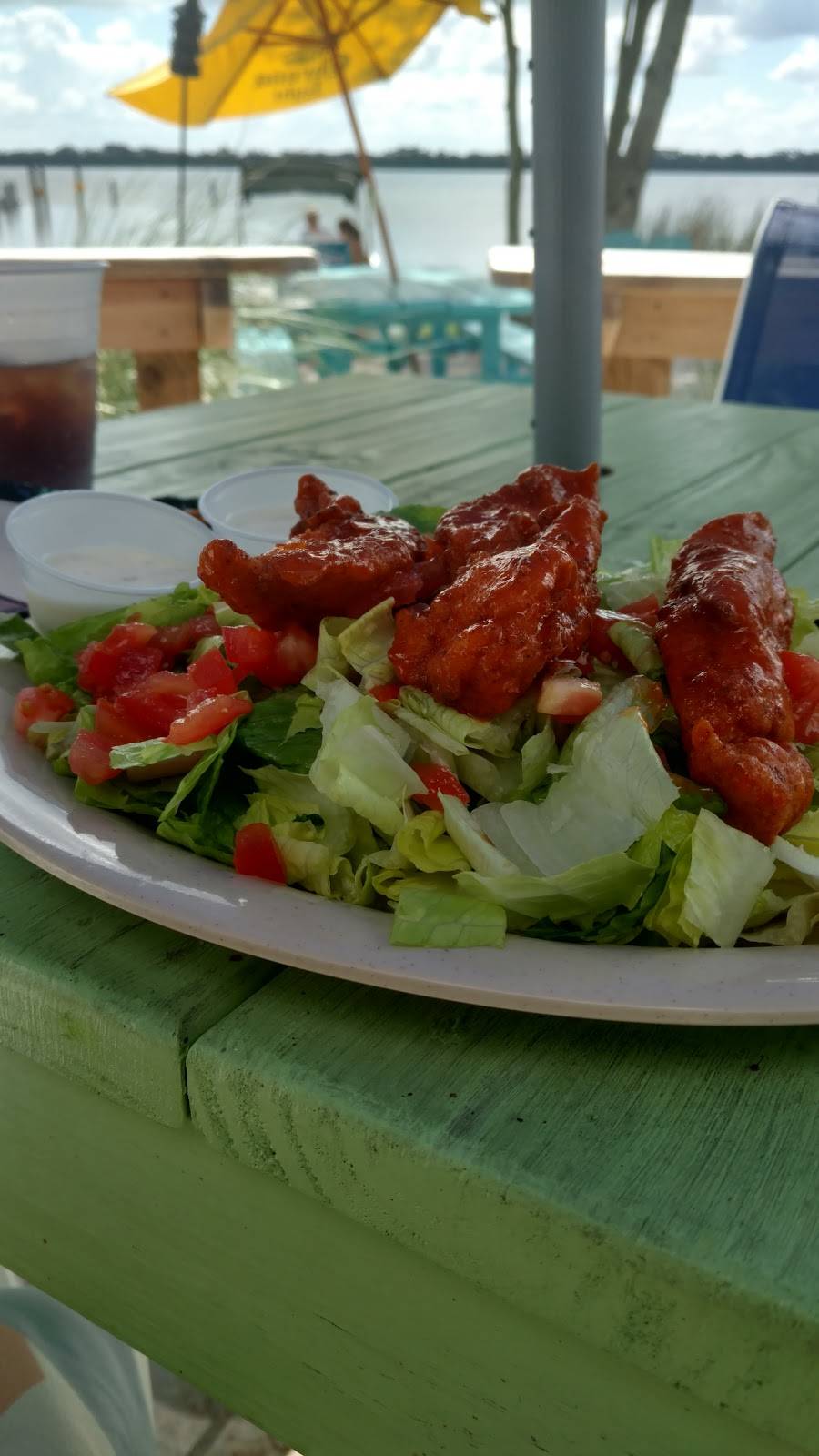 Kalua Beach Bar | restaurant | 181 S Joanna Ave, Tavares, FL 32778, USA | 3526095910 OR +1 352-609-5910