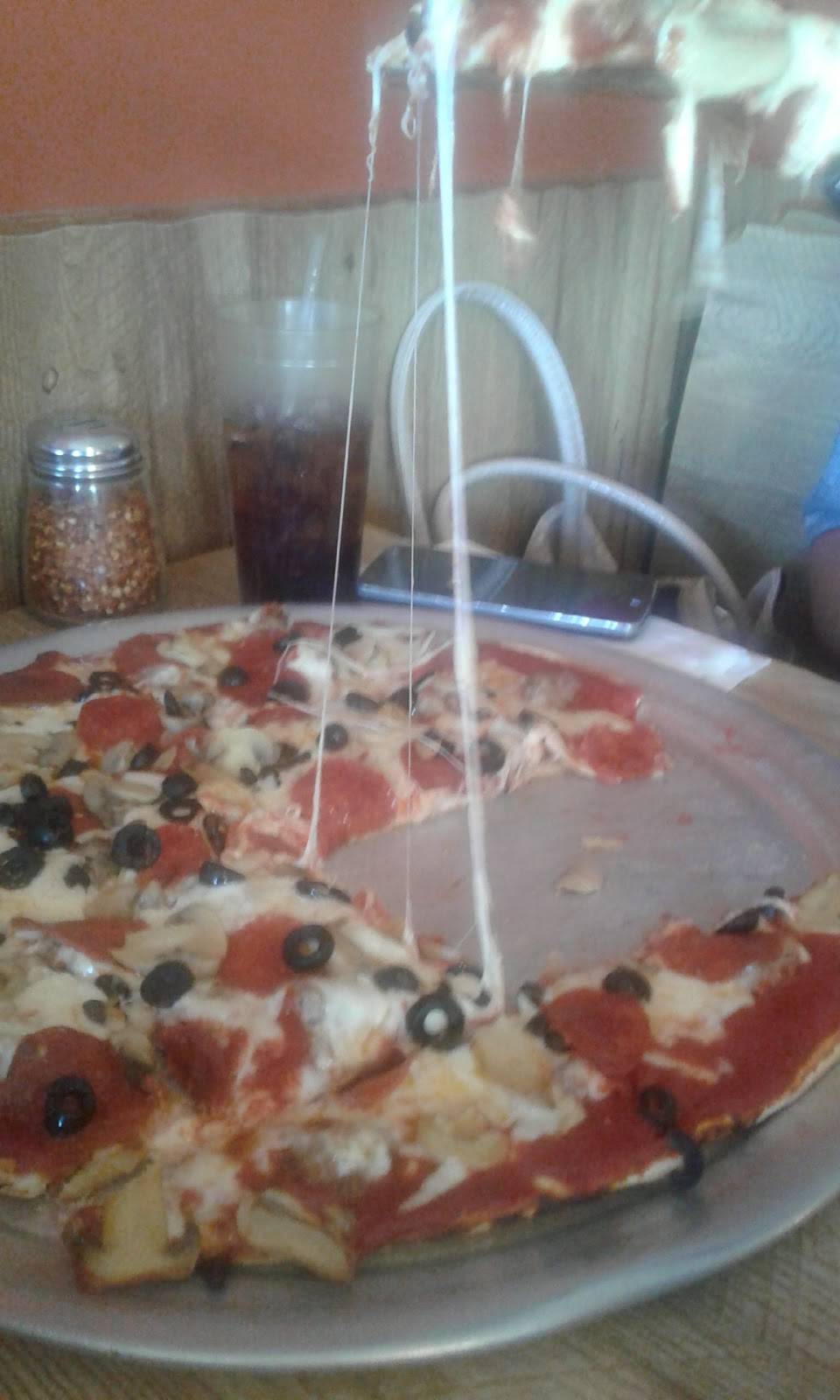 Dimaggio Pizza | restaurant | 108 E Market St, Christopher, IL 62822, USA | 6187247877 OR +1 618-724-7877