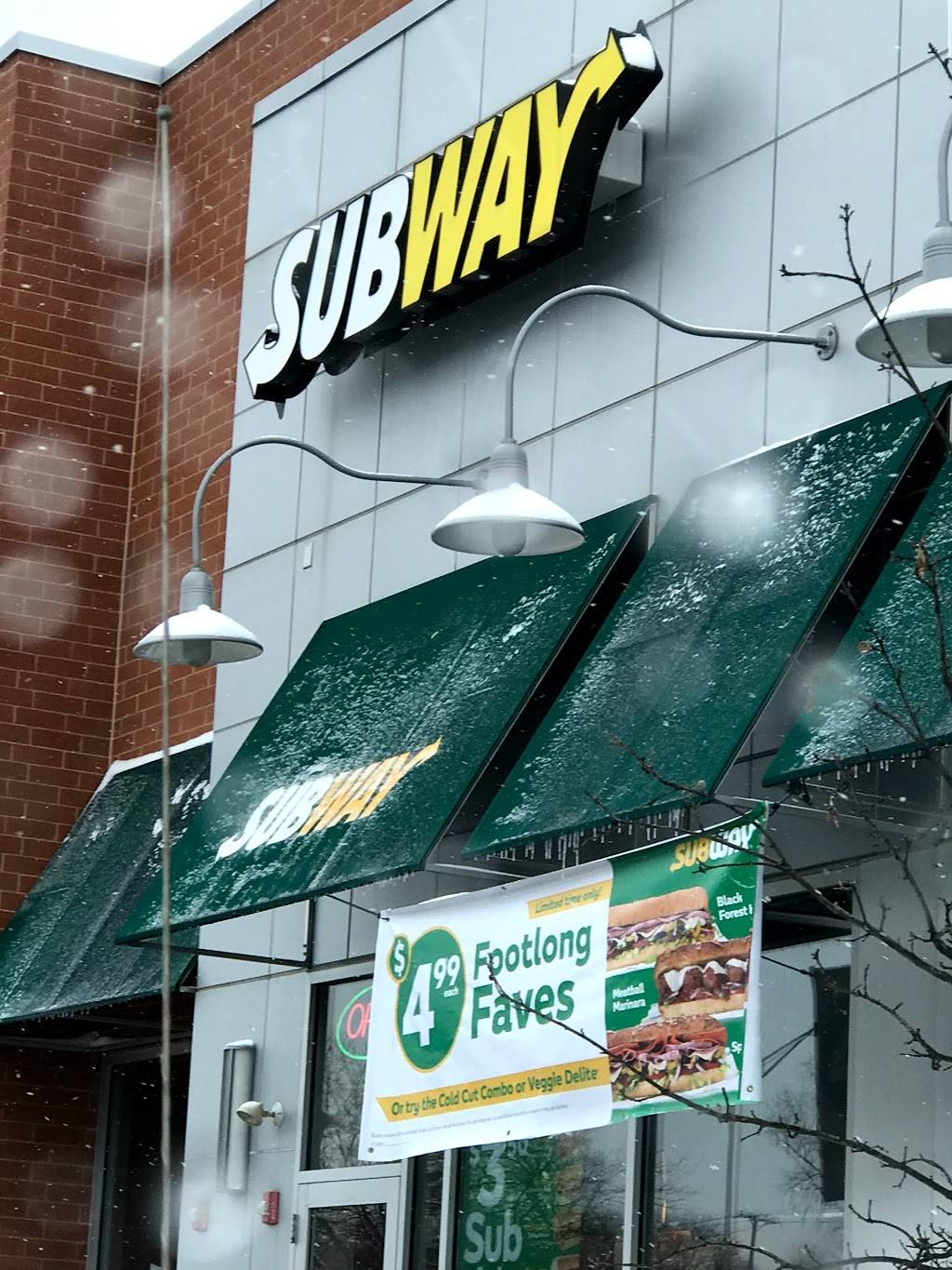 Subway Restaurants | restaurant | 2960 W Euclid Ave, Arlington Heights, IL 60005, USA | 2248578101 OR +1 224-857-8101