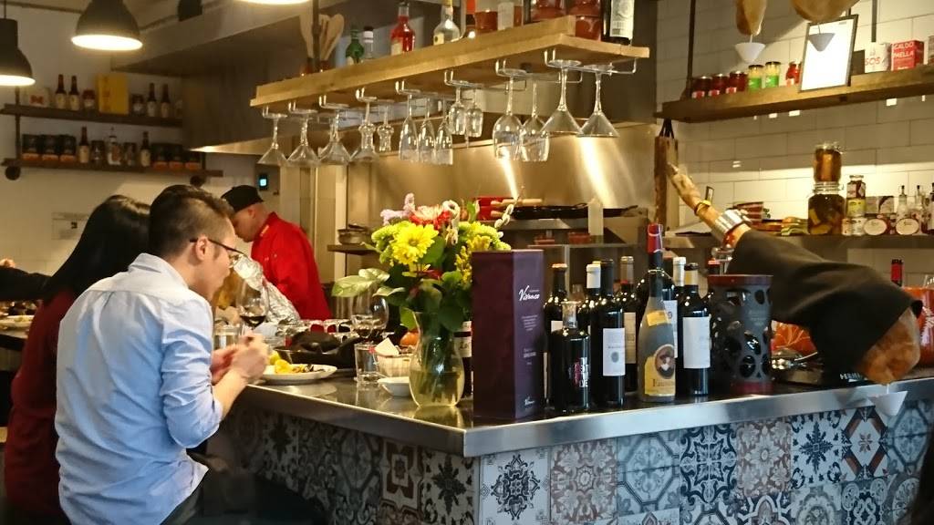 La Paella | restaurant | 1146 Queen St E, Toronto, ON M4M 1L1, Canada | 4165461055 OR +1 416-546-1055