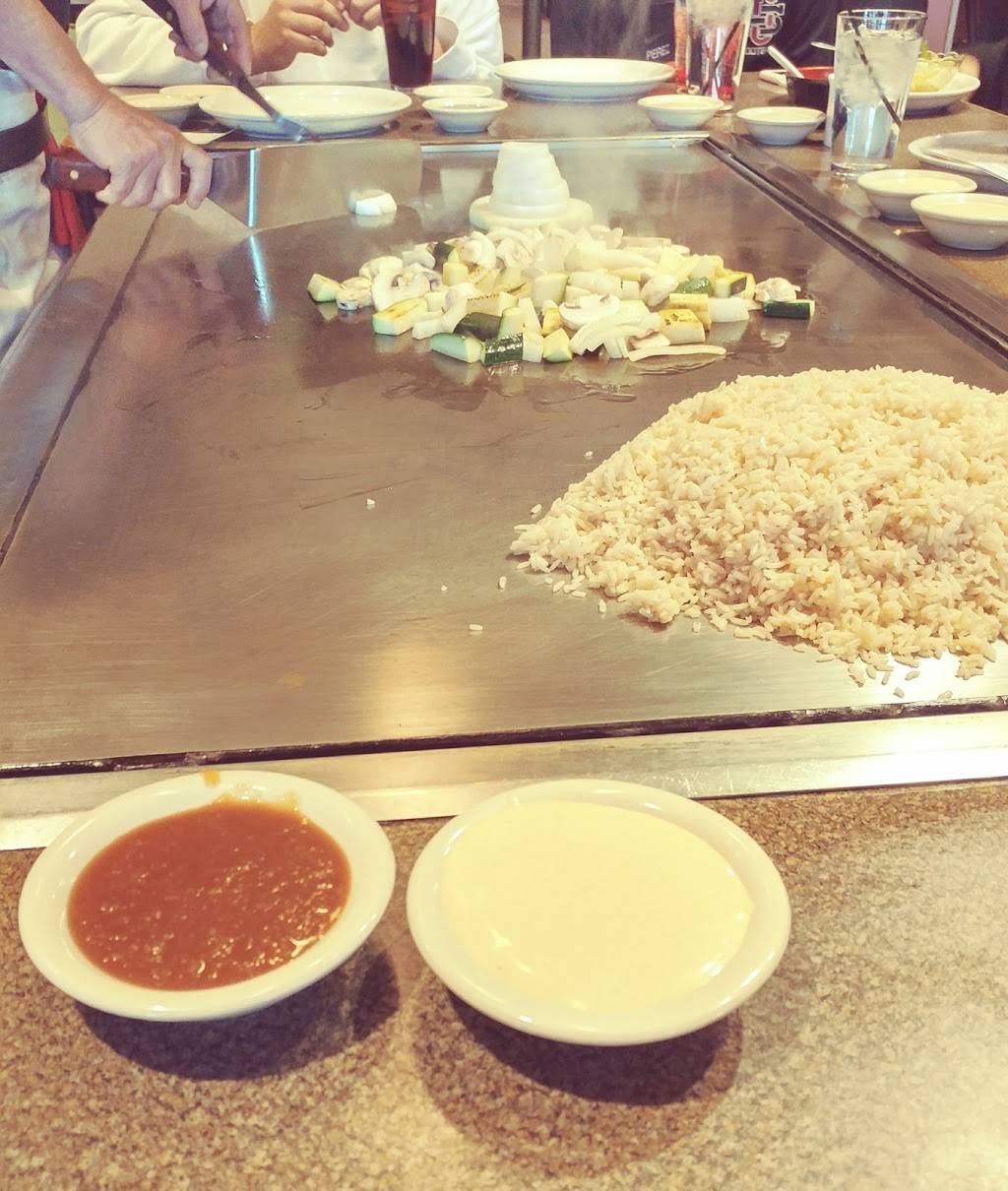 Akira Sushi and Hibachi | restaurant | 6025 Kruse Dr, Solon, OH 44139, USA | 4403496850 OR +1 440-349-6850