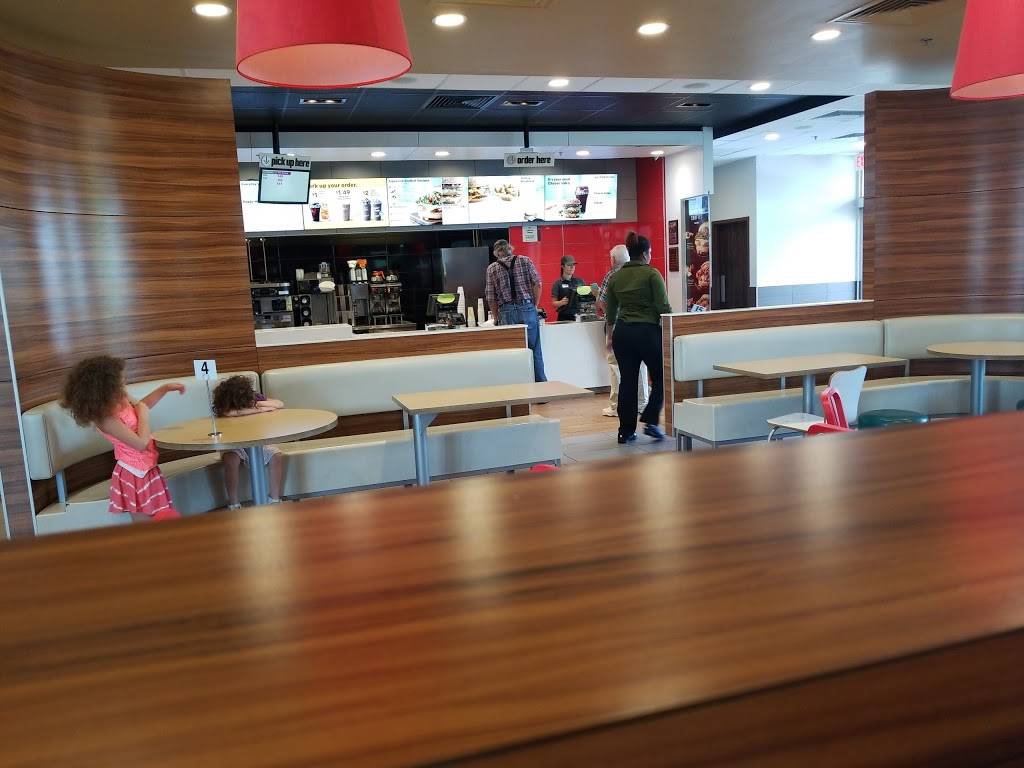 McDonalds | cafe | 7090 E 22nd St, Tucson, AZ 85710, USA | 5207471351 OR +1 520-747-1351