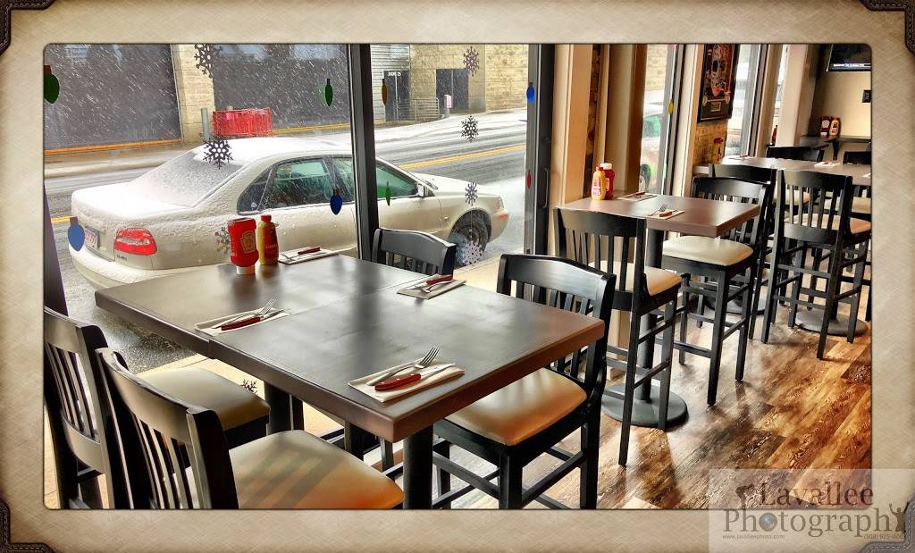 Railers Sports Tavern | restaurant | 90 Commercial St, Worcester, MA 01608, USA | 7744207636 OR +1 774-420-7636